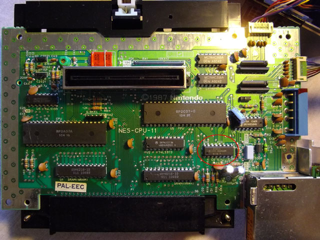 une photo du pcb nintendo nes
